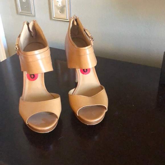 Moving - Picture 2 of 3